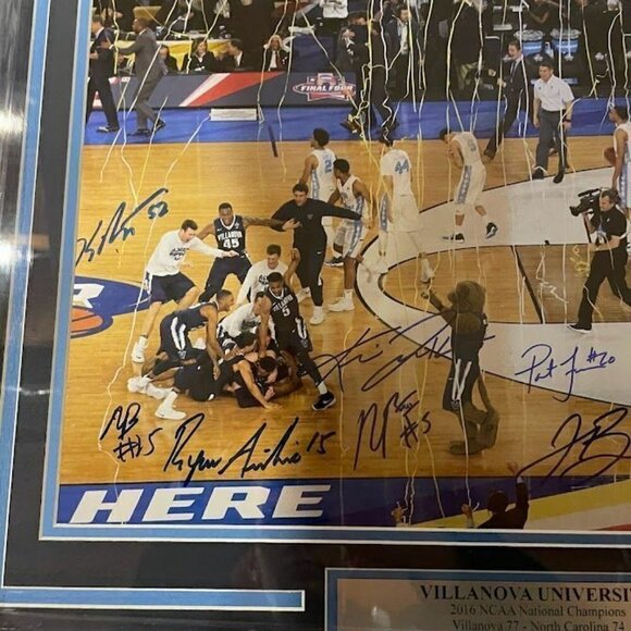 2016 Villanova team signed autographed championship 16x20 framed photo JSA - Picture 3 of 5